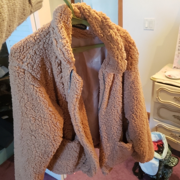 Fluffy Jacket - Picture 2 of 3